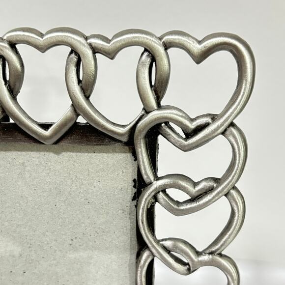 Pewter picture frame interlocking hearts photo holder silvertone metal 3.5" x 5" - Picture 4 of 5